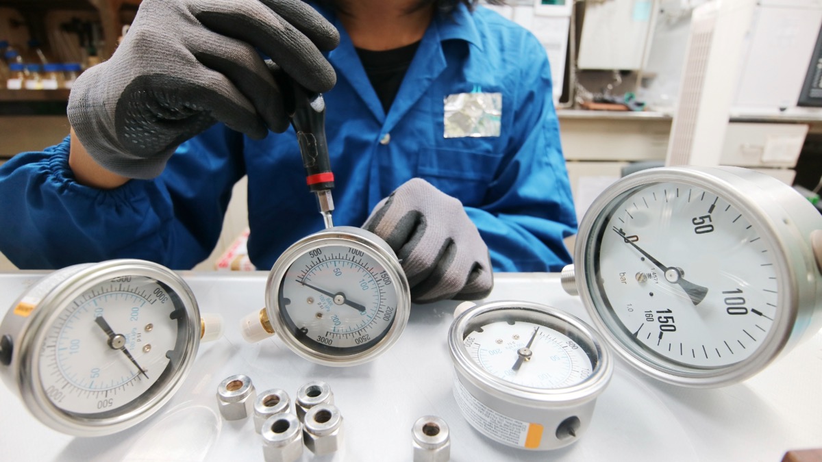 Pressure gauges being checked on a calibration workbench